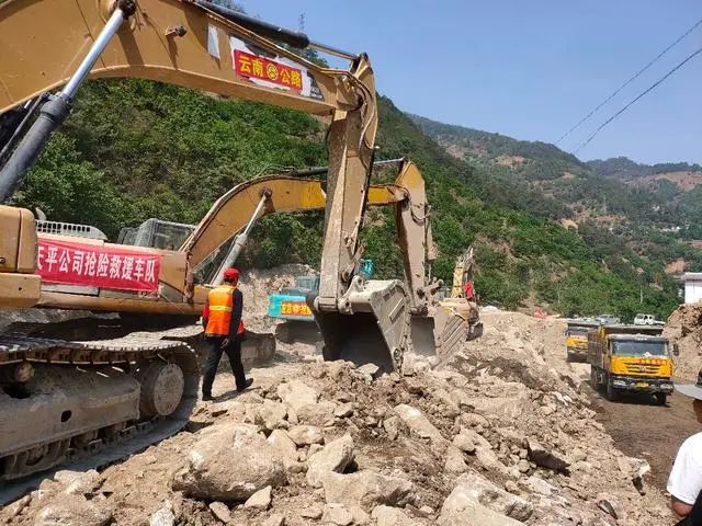 督察整改进行时 | 怒江州泸水市老窝镇荣华村松毛河“10.22”泥石流被冲土石方整改清理工作有序开展
