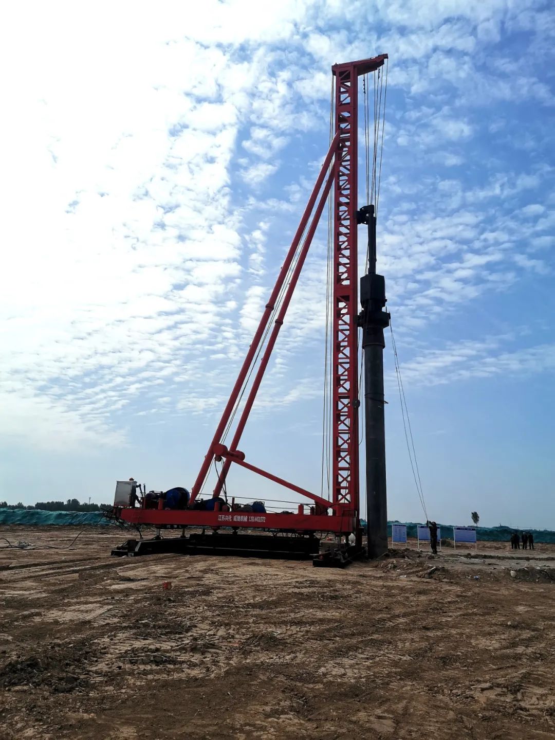 郑济铁路建设又有大动作国内高铁施工最大直径管桩试桩打响第一锤