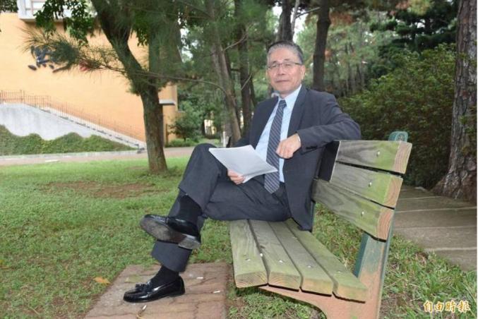 周景扬网友留言讽刺"中央大学"校长公开信涉抄袭:"我们一起下车去年