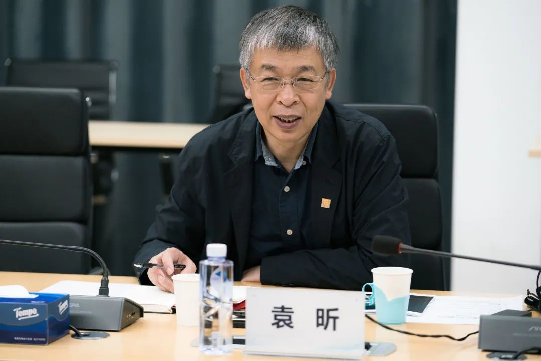 二零四九集团董事长余翔代表武汉二零四九集团欢迎清华同衡领导一行