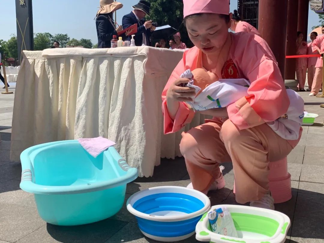 精彩苏小妹同台竞技展风采诚信家政进万家供需对接