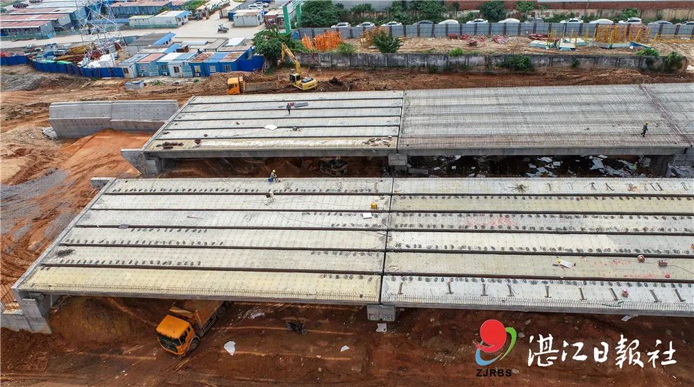 新进展湛江大道路百蓬路大桥完成预制箱梁架设