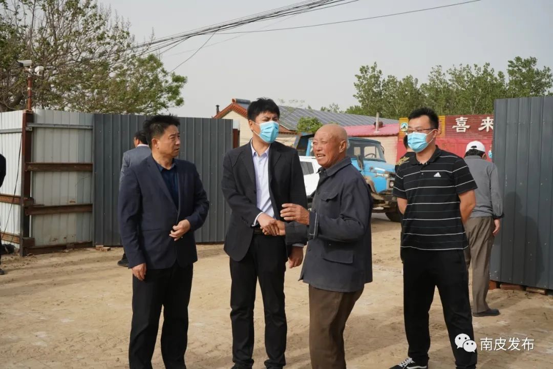 胡学锋督导拆除违法占地工作进度