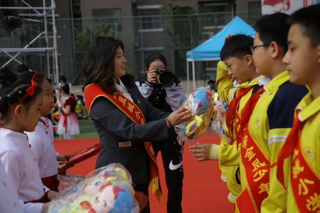 童心向党红心向党庆百年金凤展翅逐梦行凤凰城小学第四届五个一文化节