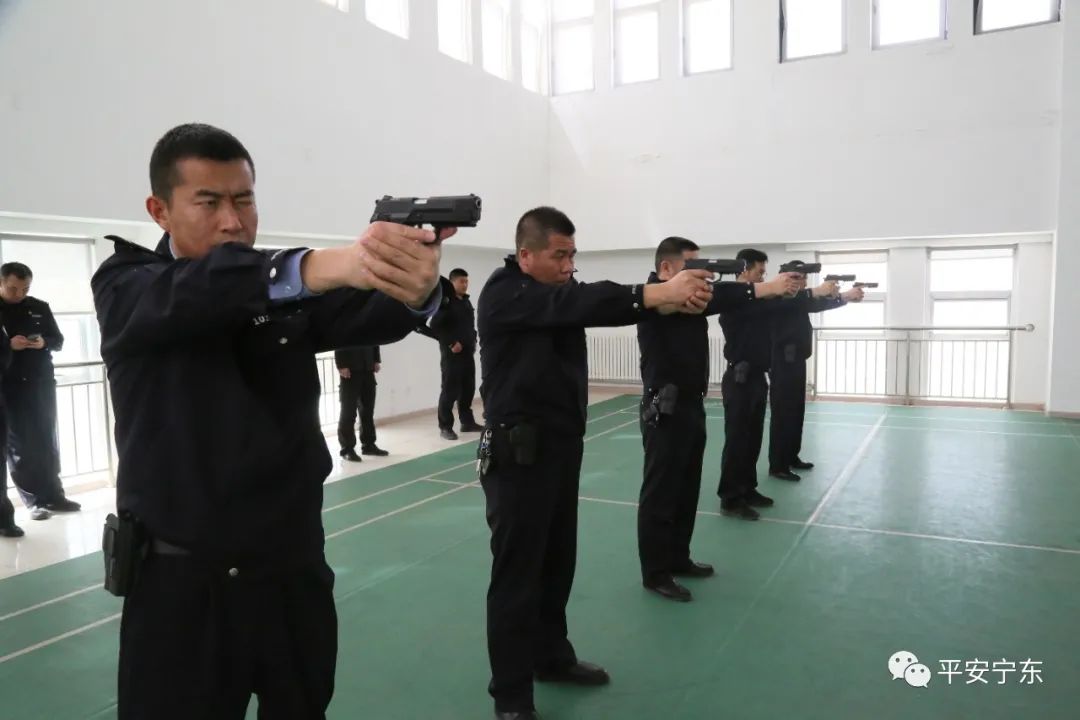 全警实战大练兵宁东公安开展警用枪械专项培训
