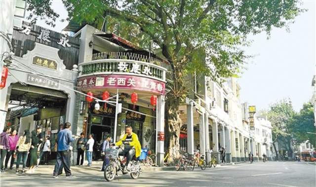 广州荔湾区西关历史文化街区永庆坊 郑杨/摄