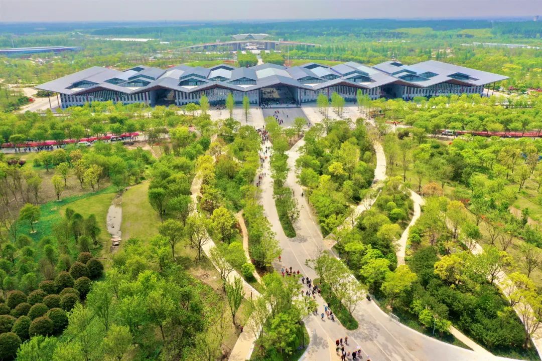 以其中一项园区电瓶车运营管理问题为例,针对游客反馈的数量不足,运营