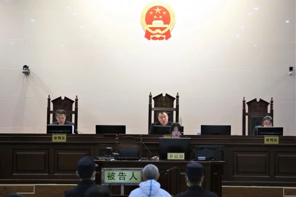 红寺堡法院开庭审理吴忠市人民防空办公室原党组书记马林华贪污受贿一