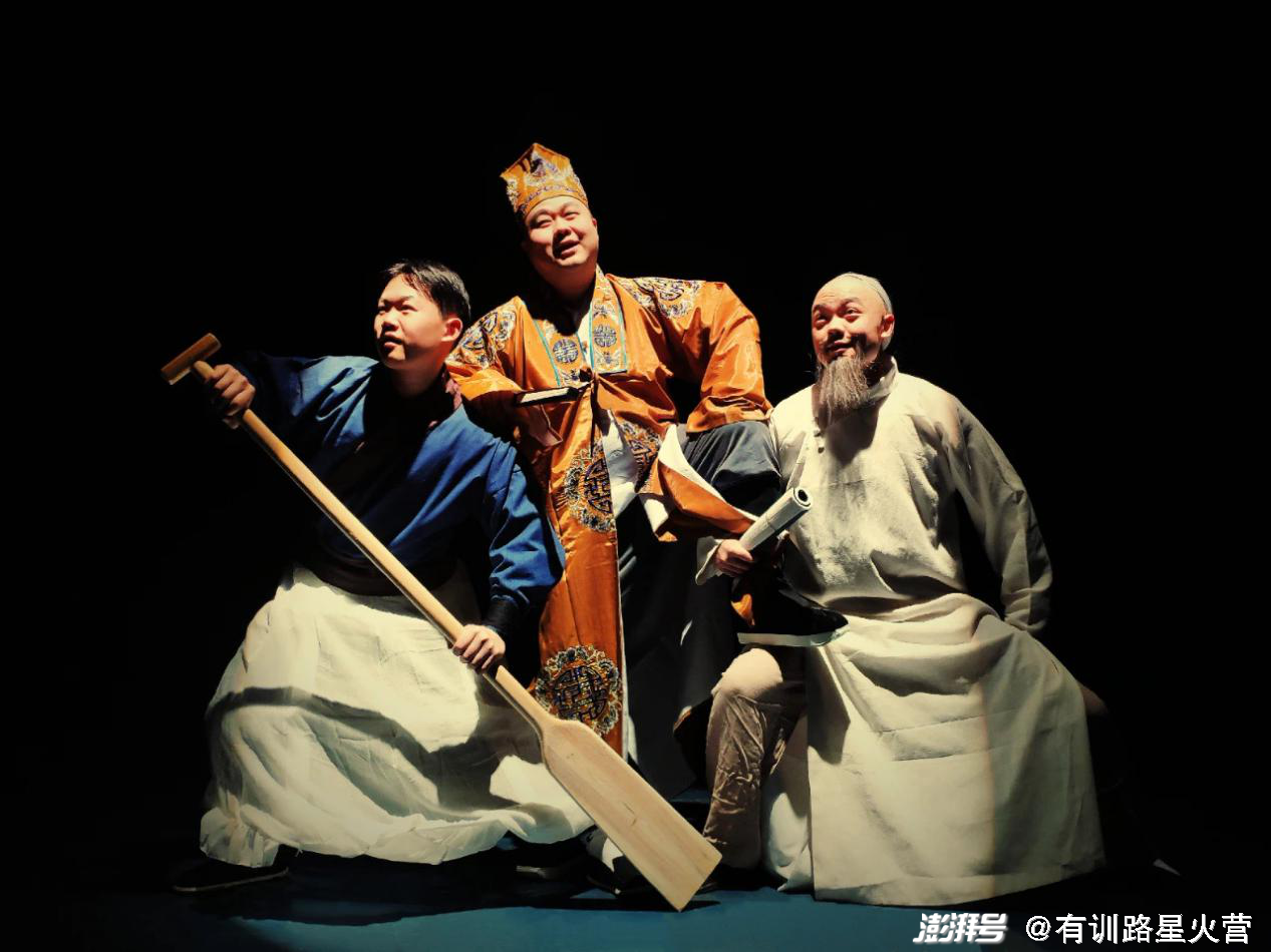 图1:话剧《饕餮之徒》剧照,中间为童悦为