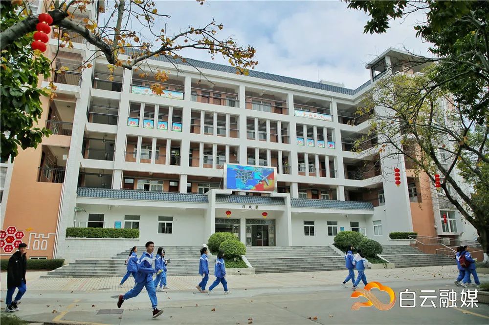 广州空港实验中学正式揭牌这个镇教育迈入新阶段