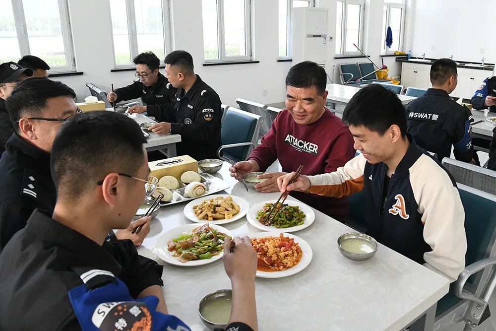 特警食堂图片