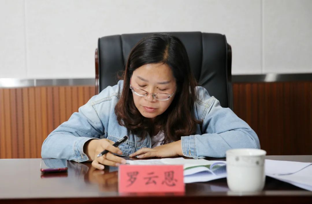 会上,党组书记,院长周兴旺通报了此次民主生活会准备情况以及征求意见