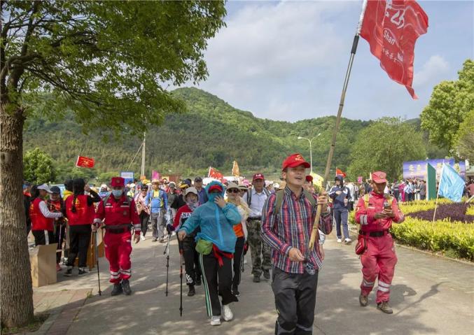 迎亚运 登珠山 象山县内外500名 驴友 为亚运打call
