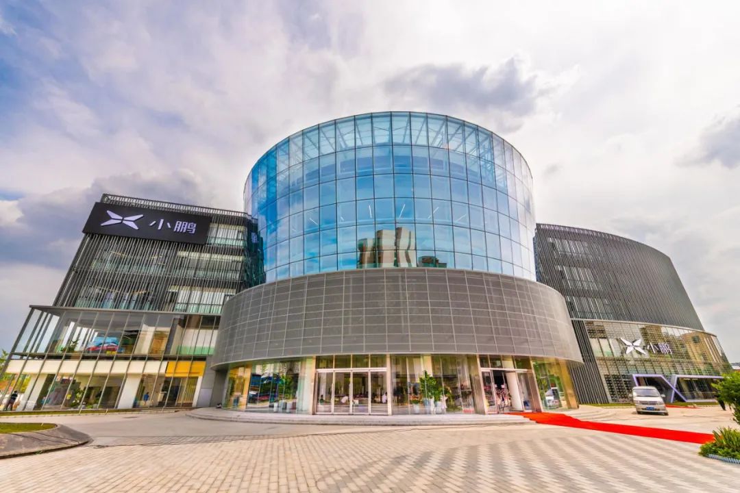 揭秘小鹏汽车总部坐滑梯下班是什么感受