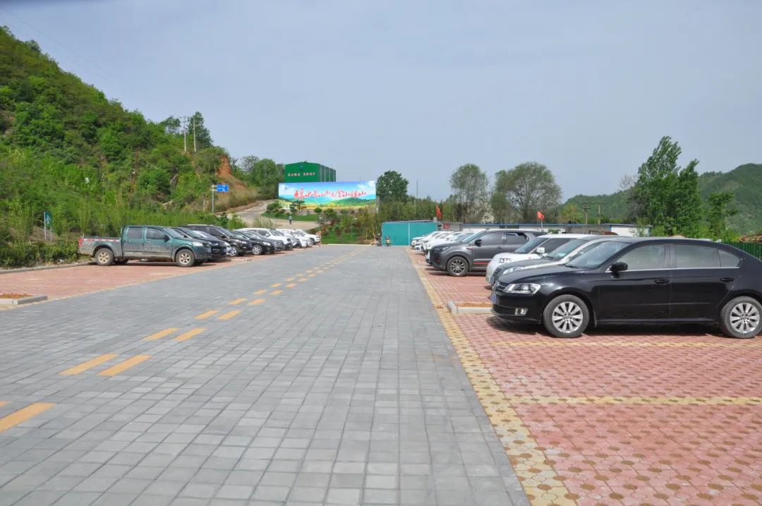 把沟地垫平,金牛新停车场是这么来的