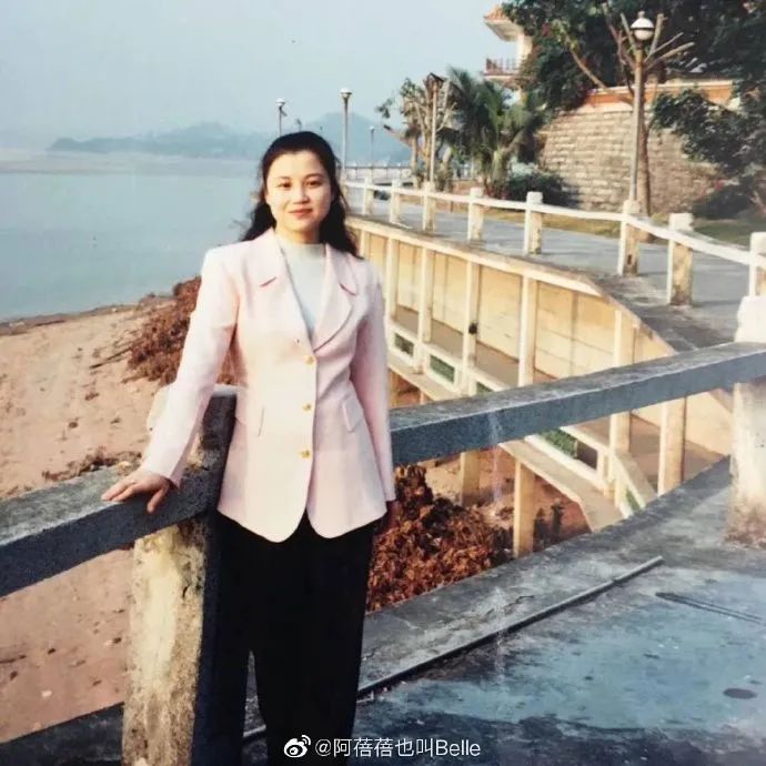 妈妈年轻时有多美看完照片后不羡慕贾玲了