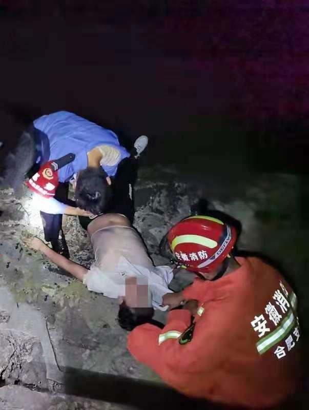 我为群众办实事生死关头又见这奋力飞扑