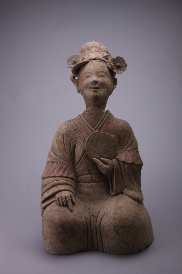 东汉陶持镜俑 图片来自四川博物院