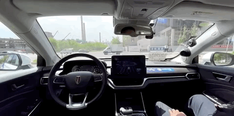 Robotaxi有进账了，中国自动驾驶商业化迈出一大步