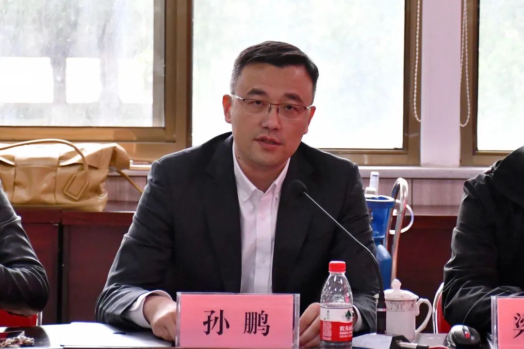 孙鹏表示,日喀则是珠峰的故乡,在这里能看到各行各业的攀登者,更能