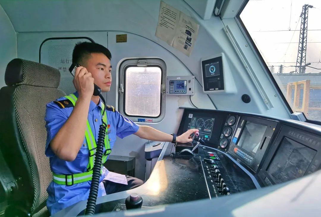 火车(机车)上有方向盘吗?