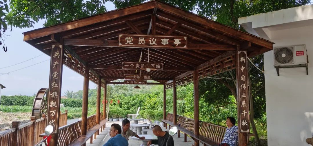 这里,是一张镶嵌在青山绿水间的"红色名片"