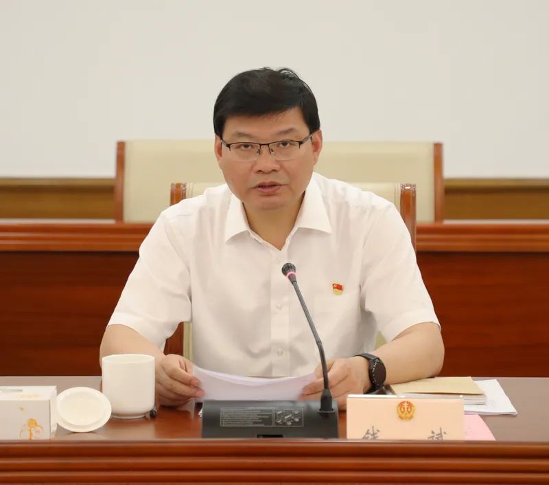 无锡市中级人民法院会上,钱斌同志代表院党组作了表态发言,认为此次