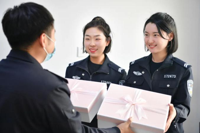 教育整顿我为群众办实事你笑起来真好看