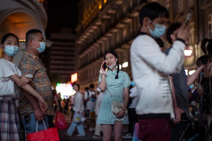 大武汉,年轻态:"五一"的街头,年轻人成为主力军