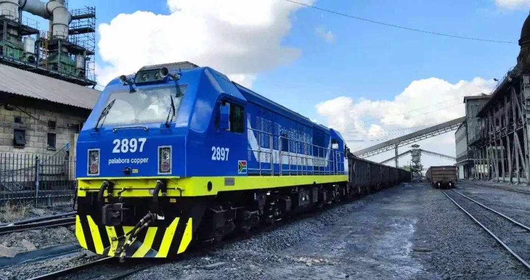 漂洋过海!出口南非矿业机车运抵矿区