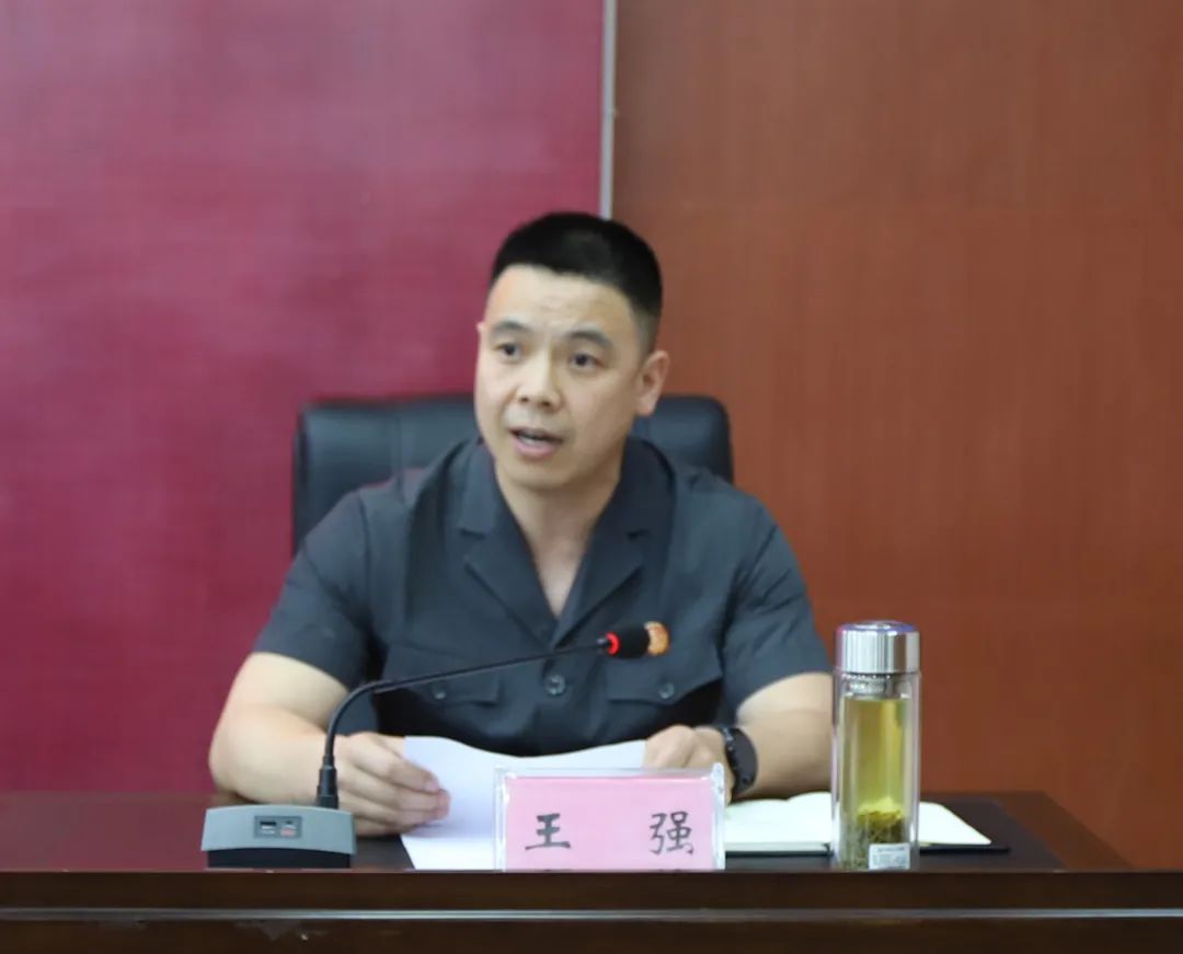 表达出对汉源以及法院全体干警的深厚情感,并希望汉源县法院在王强
