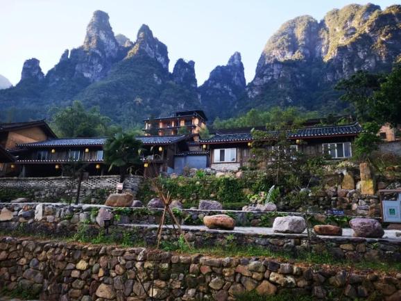 【沿着高速看中国】金秀:高速穿瑶山 旅游带富忙_澎湃号·政务_澎湃新闻-The Paper