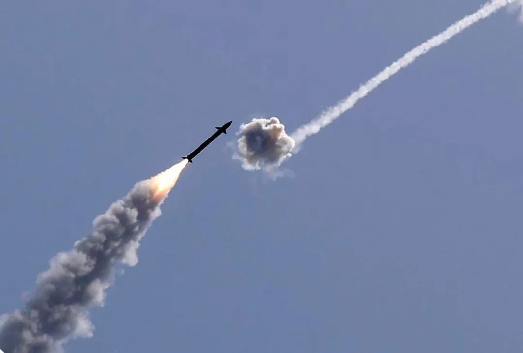 空中交战以色列铁穹导弹防御系统拦截加沙火箭弹