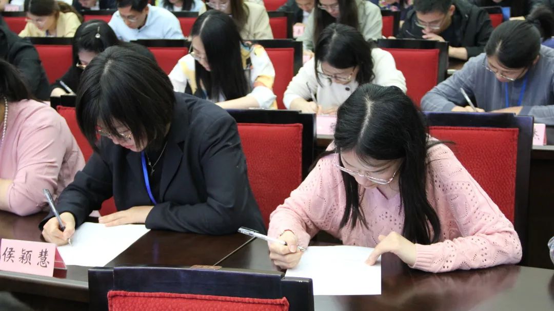 我跟随候颖慧检察官,刘新检察官一起赴游文幼儿园参加"5