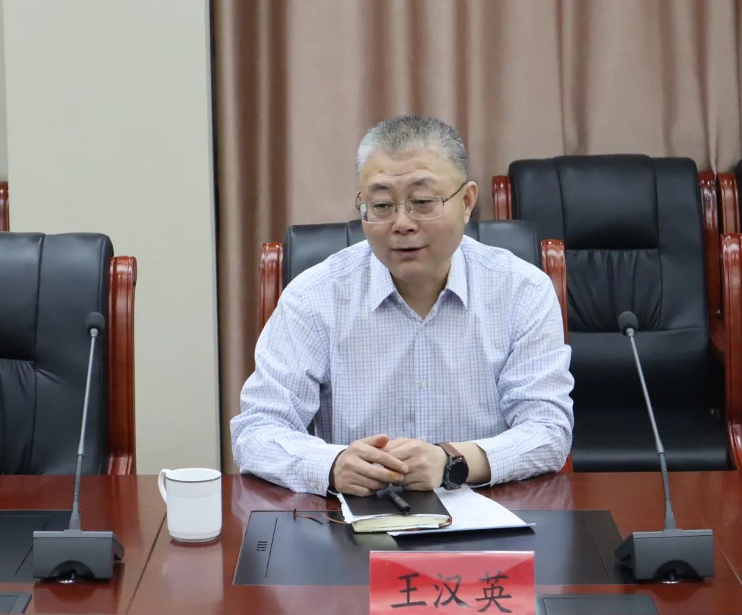 在随后的座谈会上,朱晓军院长汇报了我院工作基本情况以及队伍教育