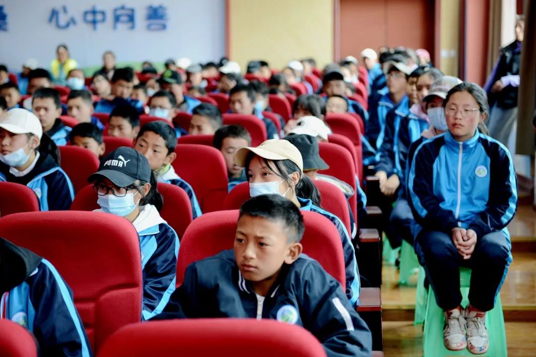 若尔盖县人民法院以"如何预防未成年人违法犯罪"开篇,从刑事责任年龄