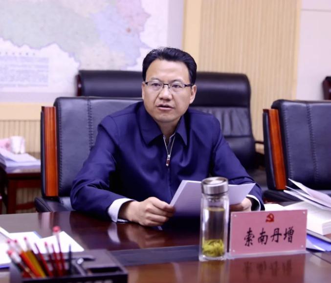 会上,蔡成勇,索南丹增,江海梅,任永禄等州委理论学习中心组成员以"新