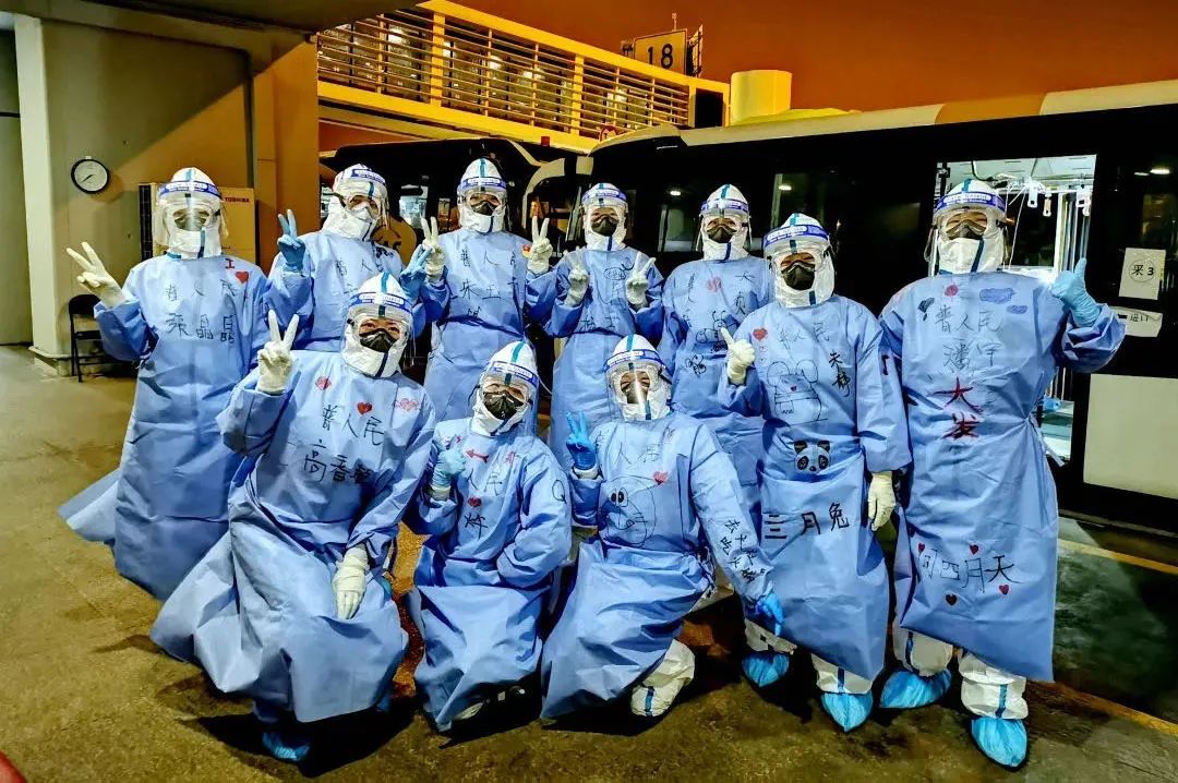 白衣执甲心怀天下点赞普人民南丁格尔