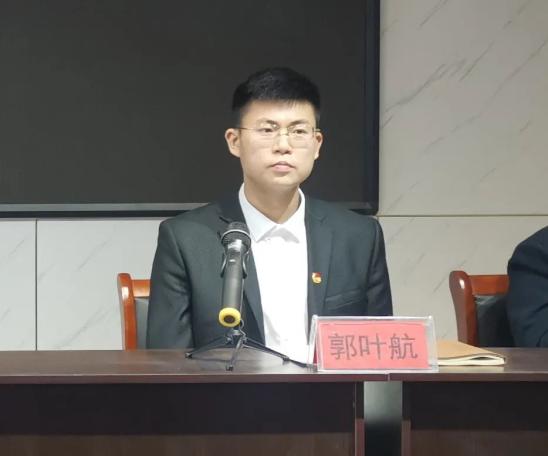 优秀学生代表做党史教育讲座,市关工委副主任,原市人大副主任李泽泉