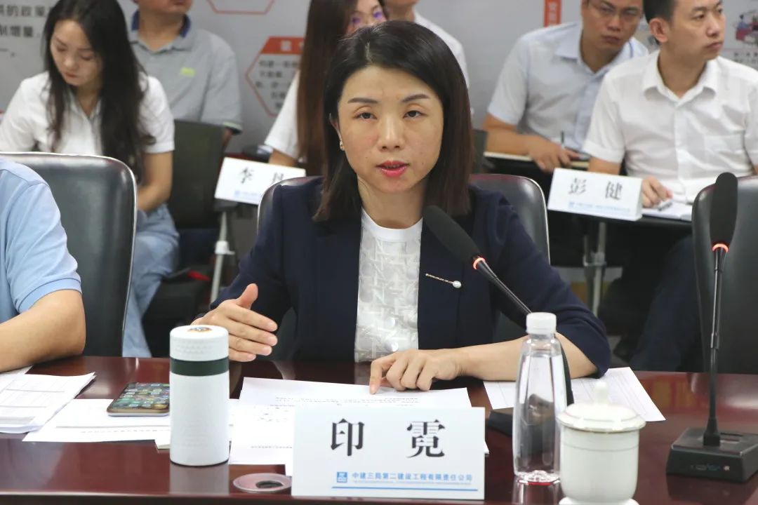 黄华松一行到二公司华南公司开展局一季度经济活动分析会精神宣贯