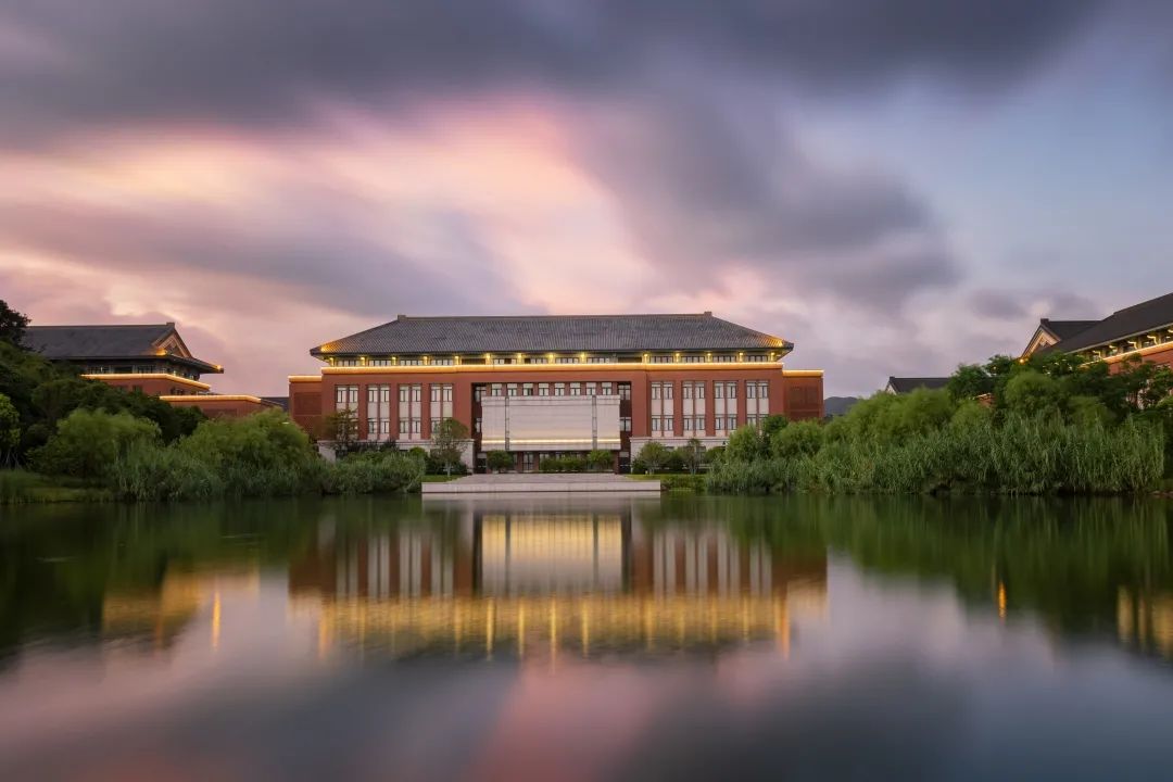 又甜又专业浙大学子用三行情诗表白母校爱了