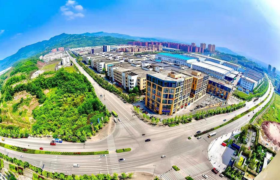 明月山以西的"新城"是巴南造的"五城"之一重庆公路物流基地为核心的