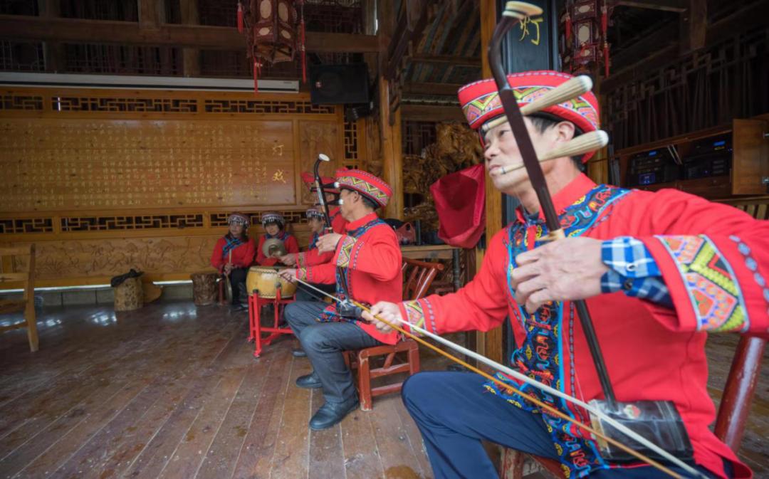 恩施市洞下槽村非遗人才自编自演灯戏.