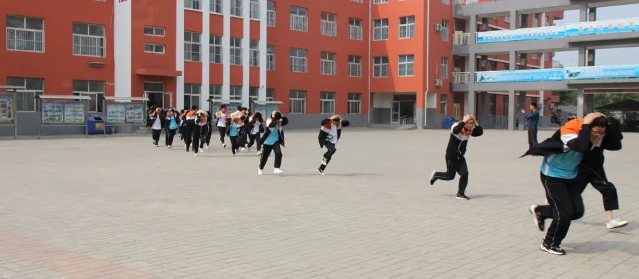 乐寿镇中学信息员:郭春霞第二幼儿园系列活动.