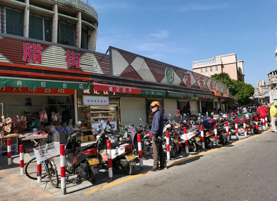 我为群众办实事白沙街新增施划停车位4万多个