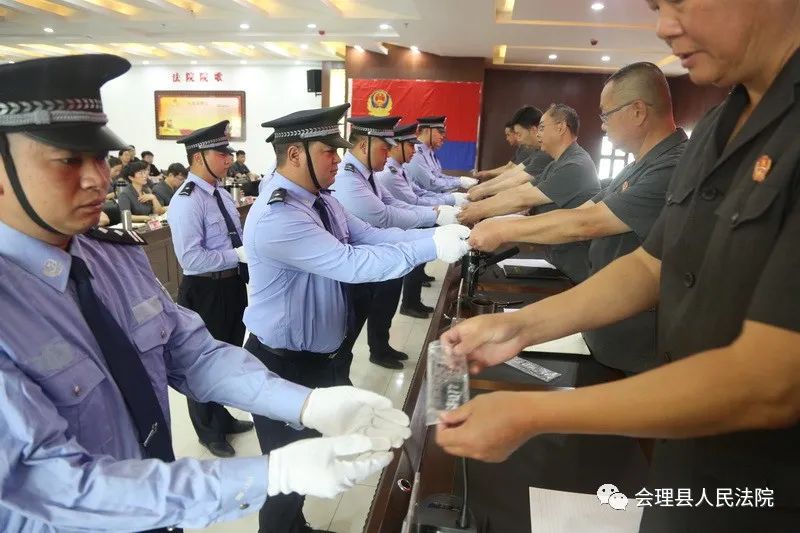 新警銜新起點新篇章暨會理縣人民法院首次輔警授銜儀式