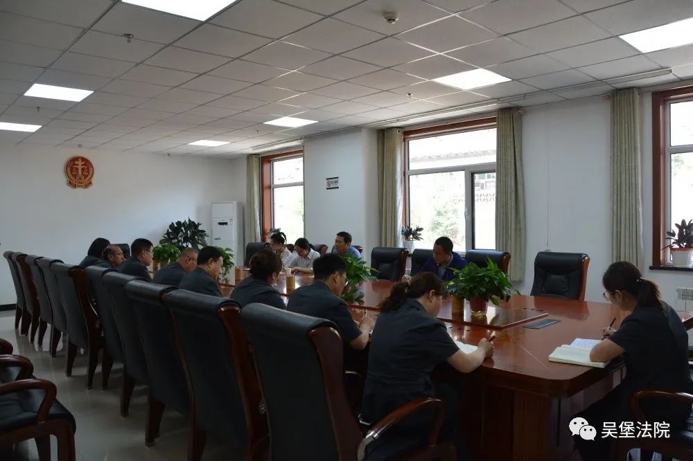 县委常委,政法委书记李建明指导检查吴堡法院队伍教育