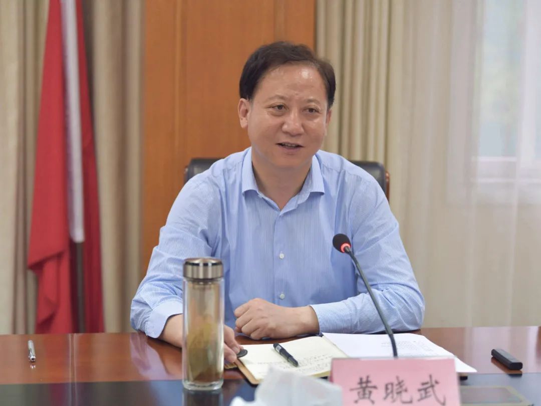 黄晓武和红星美凯龙客人举行工作座谈