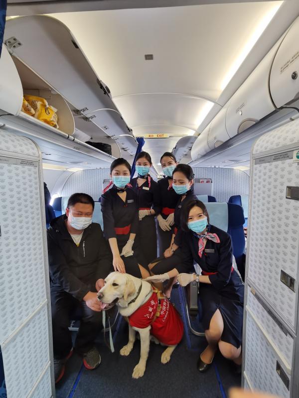 东航一航班迎来特殊旅客乘务组全程助力心动飞行