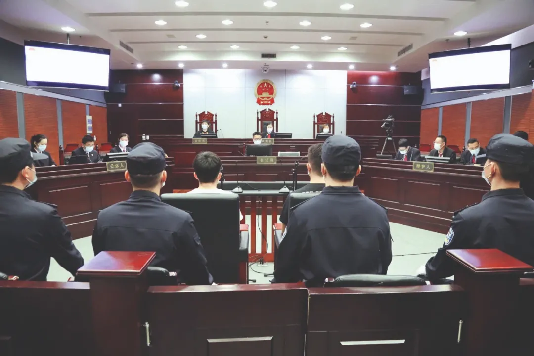 2021年4月30日，浙江省杭州市余杭区法院开庭审理“女子取快递遭诽谤案”。（来源 ：资料图片）